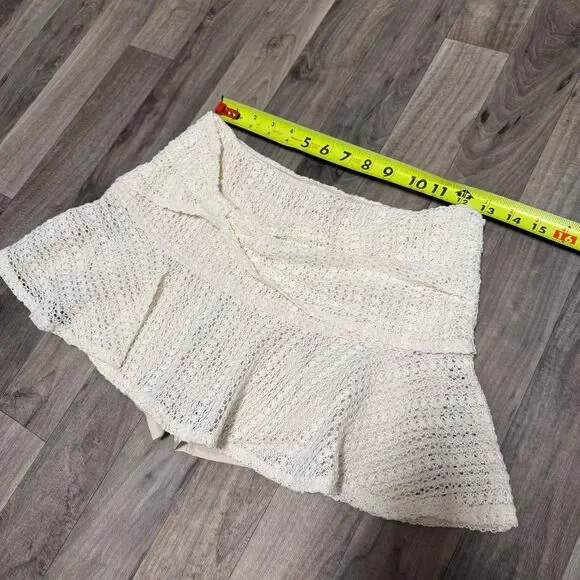 Crochet knit mini ruffled skirt with knot - Picture 4 of 5